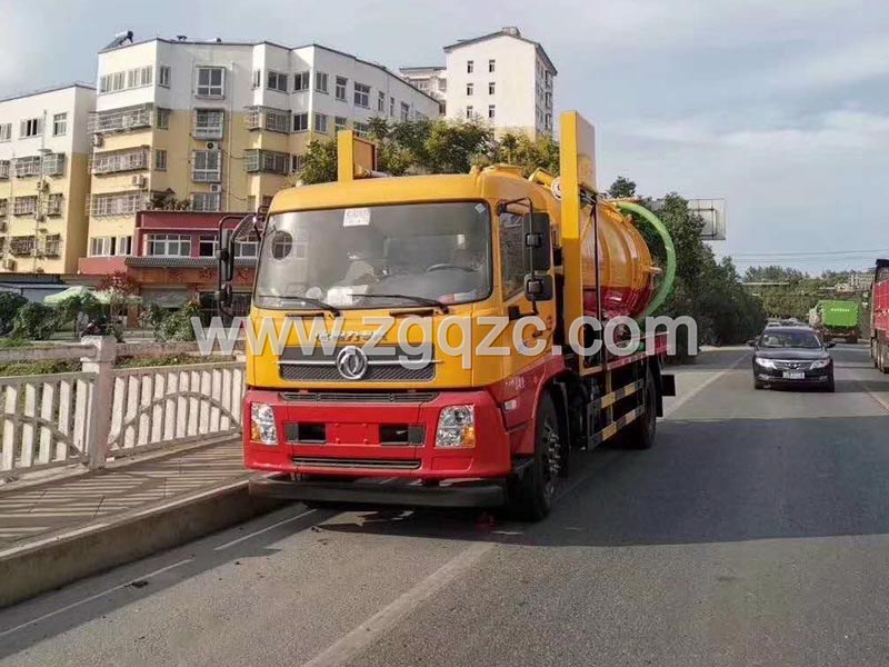 程力集團(tuán)東風(fēng)天錦新一代羅茨吸污機(jī)組試車(chē)