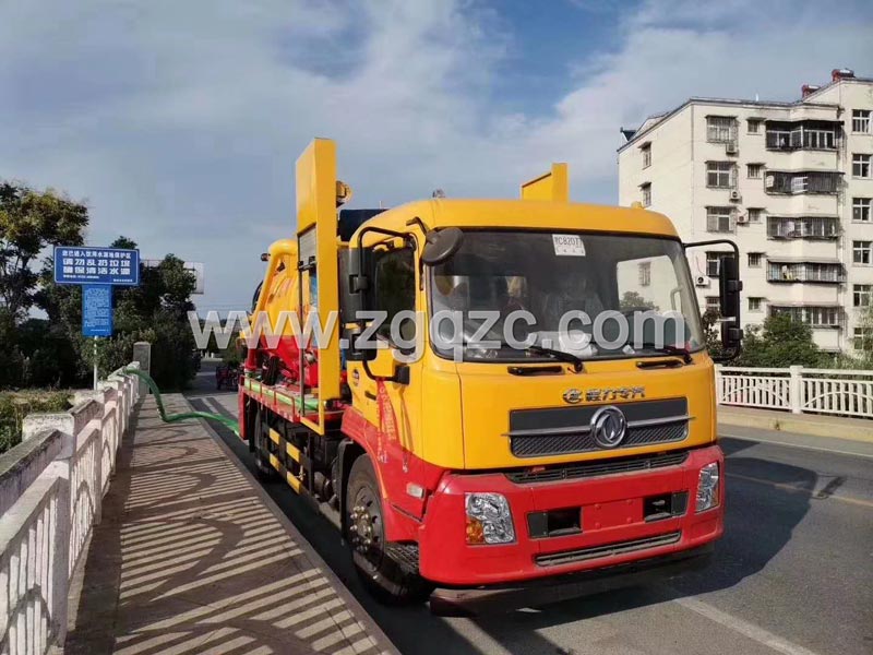 程力集團(tuán)東風(fēng)天錦新一代羅茨吸污機(jī)組試車(chē)