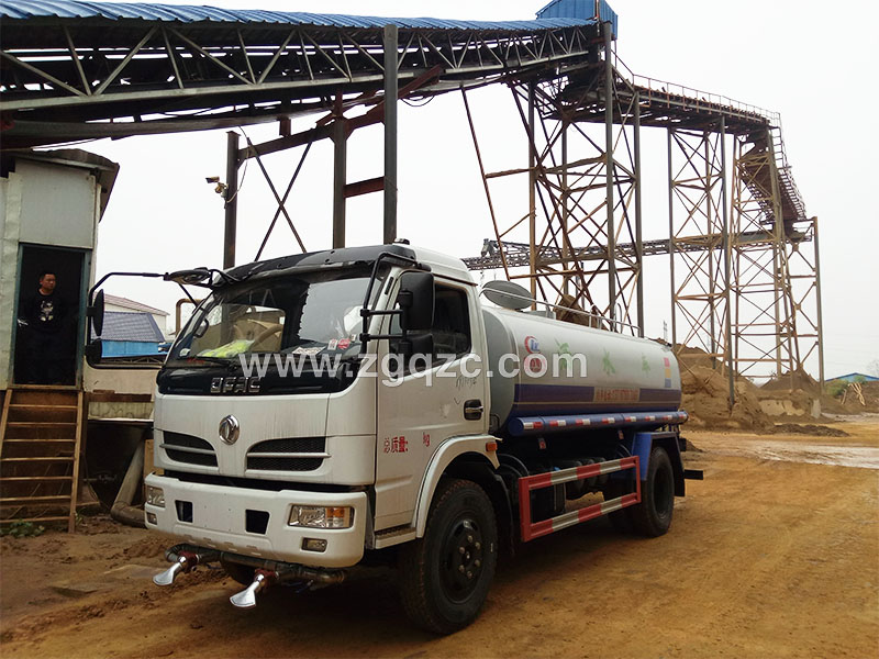 上圖為程力專用汽車股份有限公司 上圖為程力專用汽車股份有限公司