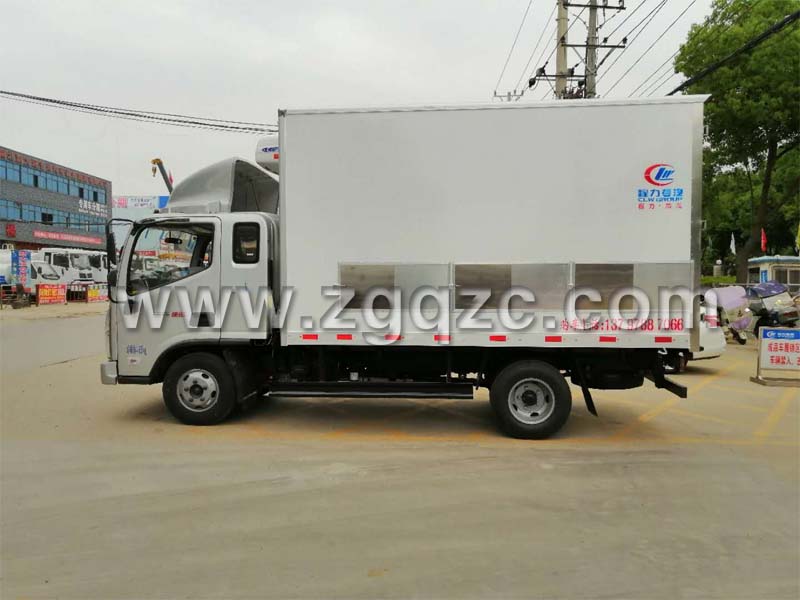 程力集團(tuán)雞苗運(yùn)輸車 程力集團(tuán)雞苗運(yùn)輸車