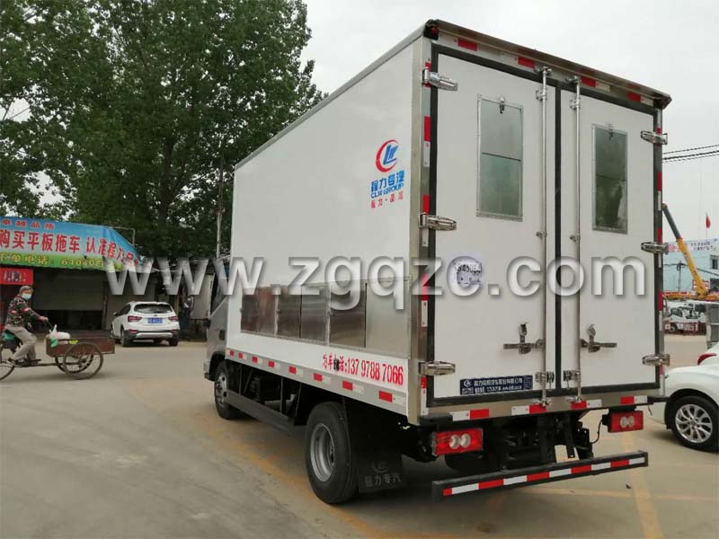 程力集團(tuán)雞苗運(yùn)輸車 程力集團(tuán)雞苗運(yùn)輸車