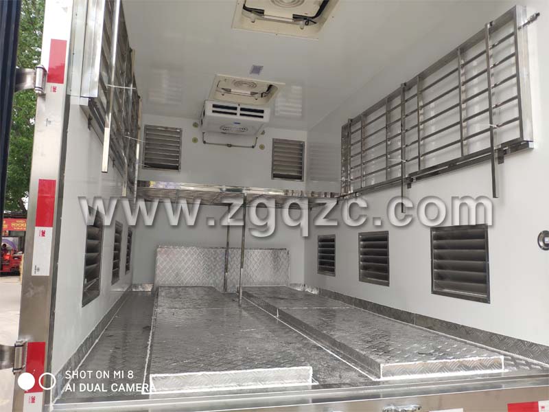 程力集團(tuán)雞苗運(yùn)輸車 程力集團(tuán)雞苗運(yùn)輸車