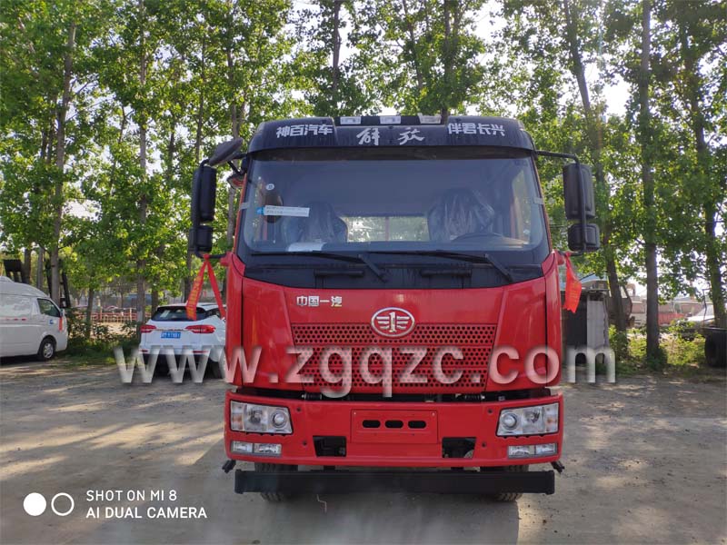 程力集團(tuán)解放J6平板運(yùn)輸車