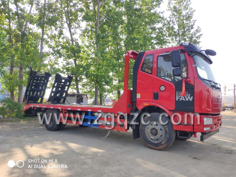 程力集團(tuán)解放J6平板運(yùn)輸車