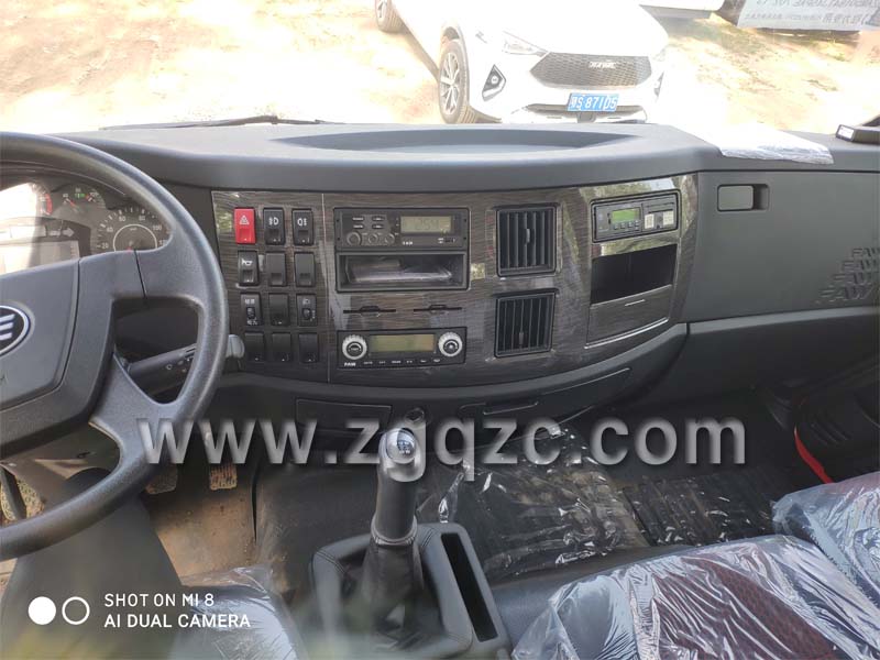 程力集團(tuán)解放J6平板運(yùn)輸車